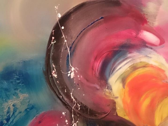 Abstraktes, farbkräftiges Bild in Rosa, Orange und Blau – Mut und Kraft